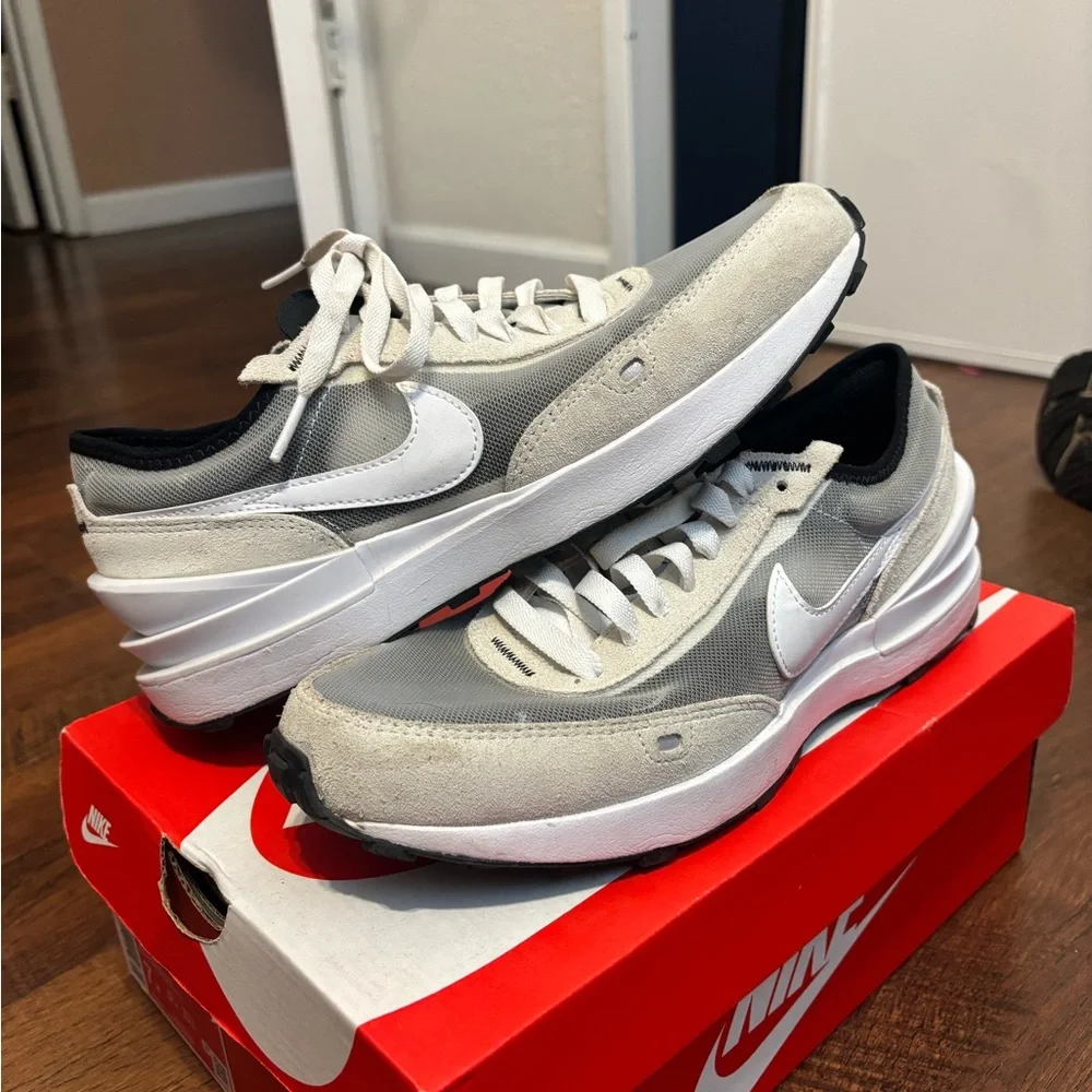 Nike - Picture 1 of 10